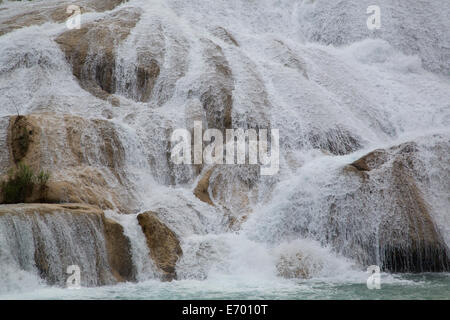 Mexiko, Chiapas, in der Nähe von Palenque, Rio gewählt, Parque Nacional de Agua Azul, Buttern Kaskaden Stockfoto