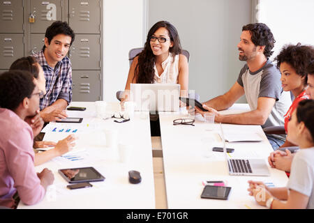 Designer treffen, um neue Ideen zu diskutieren Stockfoto