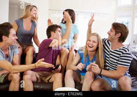 Freunde Sport feiern Ziel ansehen Stockfoto