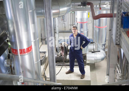 Porträt eines Ingenieurs im Kraftwerk Stockfoto