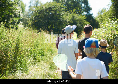 Gruppe von jungen im Feld Stockfoto