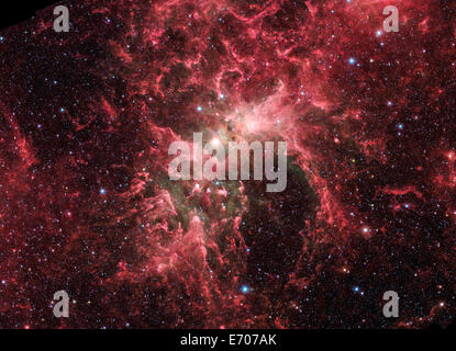 Eta Carinae, eines der hellsten bekannten Sternsysteme in unserer Galaxie von Chandra Raum gesehen Teleskop 26. August 2014. Das Sternensystem strahlt Energie mit einer Rate, die 5 Millionen Mal das unsere Sonne ist. Ein Großteil dieser Energie wird im Infrarotbereich abgestrahlt. Es ist eingehüllt in einer schnell wachsenden Wolke aus Staub absorbiert Strahlung aus dem Zentralstern und strahlt es wieder im infraroten. Stockfoto