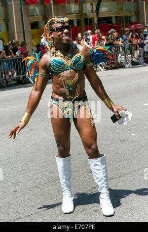 Extravagante Teilnehmer in New York-Gay-Pride-Parade Stockfoto