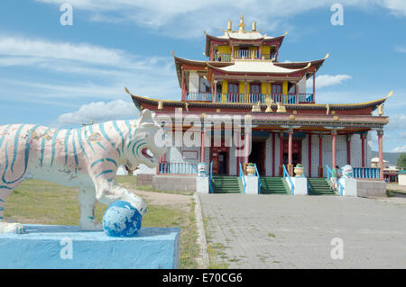 Stein-Skulptur des weißen Tigers. Ivolginskij Dazan - buddhistischen Tempel, Burjatien, Russland Stockfoto