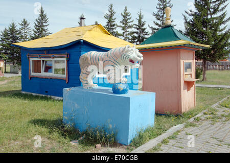 Stein-Skulptur des weißen Tigers. Ivolginskij Dazan - buddhistischen Tempel, Burjatien, Russland Stockfoto