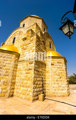 Jordanien. Bethany ist die Siedlung und die Region wo Johannes der Täufer lebte und getauft. Die griechisch-orthodoxe Kirche. Stockfoto