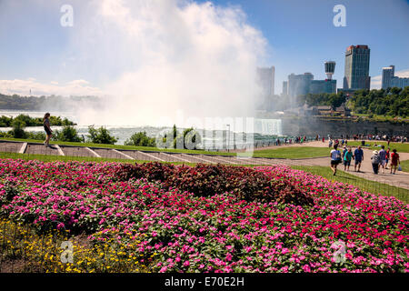 Niagara Falls vom Goat Island gesehen; Niagara Falls State Park; New York; USA; der Stadt Niagara Falls, Ontario; Kanada Stockfoto