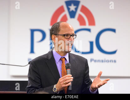 US-Arbeitsminister Thomas Perez richtet sich die Mitarbeiter der Pension Benefit Guaranty Corporation 2. September 2014 in Washington, DC. Stockfoto