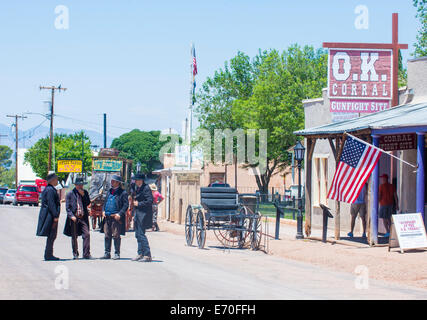 Schauspieler nimmt Teil in das Re-Enactment der OK Corral Schießerei in Tombstone, Arizona Stockfoto