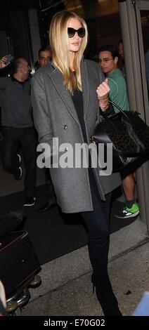 Rosie Huntington-Whiteley kommt am Los Angeles International Airport (LAX) Featuring: Rosie Huntington-Whiteley wo: Los Angeles, California, Vereinigte Staaten von Amerika bei: 28. Februar 2014 Stockfoto