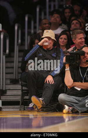Freitag, 28. Februar 2014; Promis, bei der Lakers-Spiel. Die Los Angeles Lakers unterlag dem Endstand von 126-122 im Staples Center in der Innenstadt von Los Angeles, CA den Sacramento Kings.  Mit: Will Ferrell wo: Los Angeles, California, Vereinigte Stat Stockfoto