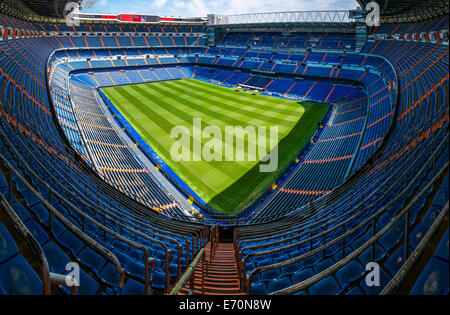 MADRID, Spanien-AUGUST 18: Santiago Bernabeu Stadion von Real Madrid am 18. August 2014 in Madrid, Spanien. Real Madrid C.F. wurde esta Stockfoto