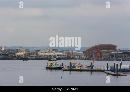 Cardiff, UK. 2. Sep, 2014. Polizeiboot praktizieren in Cardiff Bay bereit zum NATO-Gipfel. Der Polizei sind Teil eines massiven Sicherheit für den NATO-Gipfel in Celtic Manor, Newport. Dies ist der erste NATO-Gipfel im Vereinigten Königreich seit 1990. Staats-und Regierungschefs aus rund 60 Ländern der Welt werden erwartet. Bildnachweis: Owain Thomas/Alamy Live-Nachrichten Stockfoto