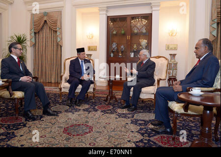 Singapur. 3. Sep, 2014. Singapurischer Präsident Tony Tan Keng Yam (2. R) trifft sich mit indonesischen Präsidenten Susilo Bambang Yudhoyono (2 L) auf Singapurs Istana, 3. September 2014. Indonesischen Präsidenten Susilo Bambang Yudhoyono ist an seinem zweiten Tag des 3-tägigen Staatsbesuch in Singapur. Bildnachweis: Dann Chih Wey/Xinhua/Alamy Live News Stockfoto