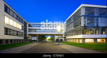 Das Bauhaus Dessau, Nachtszene, Dessau, Sachsen-Anhalt, Deutschland Stockfoto