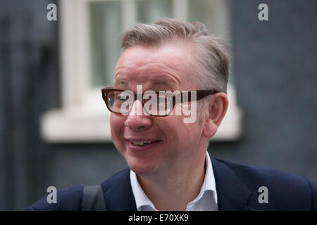 London, UK. 3. Sep, 2014. Chief Whip Michael Gove verlässt Downing Street vor der Fragestunde des Premierministers im House Of Commons. Bildnachweis: Paul Davey/Alamy Live-Nachrichten Stockfoto