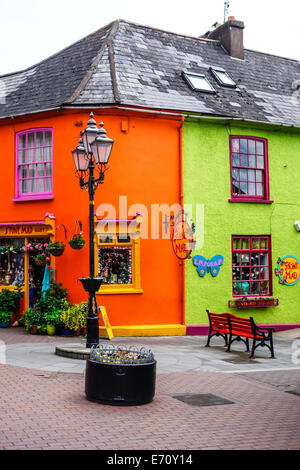 Bunten Geschäfte in Kinsale, County Cork, Irland. Stockfoto