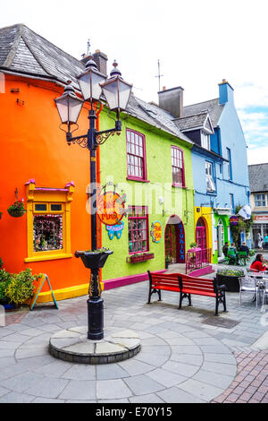 Bunten Geschäfte in Kinsale, County Cork, Irland. Stockfoto