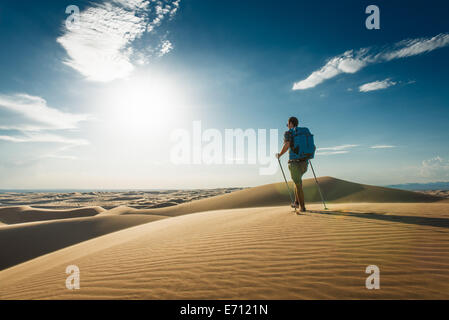 Menschen wandern in Glamis Sand Dunes, Kalifornien, USA Stockfoto