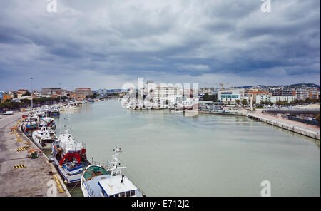 Festgemachten Boote und Hafen, Pescara, Abruzzo, Italien Stockfoto
