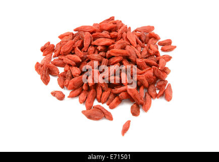 Roten Goji-Beeren, isoliert auf weißem Hintergrund Stockfoto