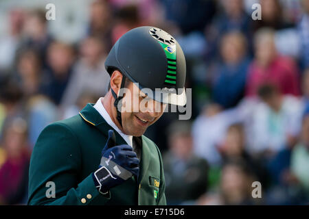 Caen, Frankreich. 03rd September 2014. Fahrer Doda de Miranda von Brasilien auf Pferd 'AD Rahmannshof Bogeno' reagiert Das Springturnier während der World Equestrian Games 2014 in Caen, Frankreich, 3. September 2014. Foto: Rolf Vennenbernd/Dpa/Alamy Live News Stockfoto