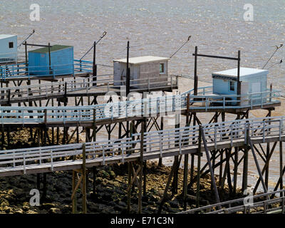 Fischerhütten auf Stelzen über der Mündung der Gironde in der Nähe von Dorf von Talmont-Sur-Gironde in Charente-Maritime Bereich der Süd-West Frankreich Stockfoto