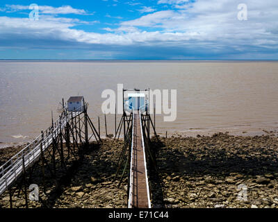 Fischerhütten auf Stelzen über der Mündung der Gironde in der Nähe von Dorf von Talmont-Sur-Gironde in Charente-Maritime Bereich der Süd-West Frankreich Stockfoto