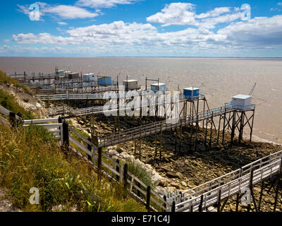 Fischerhütten auf Stelzen über der Mündung der Gironde in der Nähe von Dorf von Talmont-Sur-Gironde in Charente-Maritime Bereich der Süd-West Frankreich Stockfoto