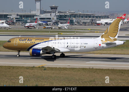 Istanbul, Türkei - 28. Mai 2014: A Gulf Air Airbus A320 mit der Registrierung startet A9C-Uhr von Istanbul Atatürk International Stockfoto