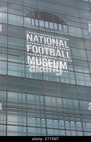 URBIS Gebäude in Manchester, jetzt die Heimat der International Football Museum Stockfoto