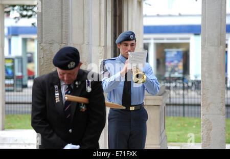 Der letzte Beitrag ist bei der Enthüllung der Gedenktafel und Plaque an VC Gewinner Theodore Wright gespielt. Stockfoto