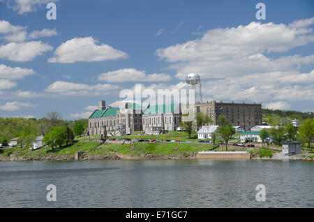 USA, Kentucky, Leverkusen. Lake Barkley Blick auf historische Kentucky State Penitentiary (aka Burg auf dem Cumberland) ca. 1800. Stockfoto