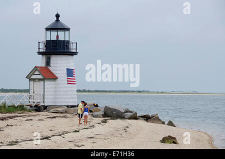 USA, Massachusetts, Nantucket. Brant Point Lighthouse ist ein Wahrzeichen von Nantucket. Stockfoto