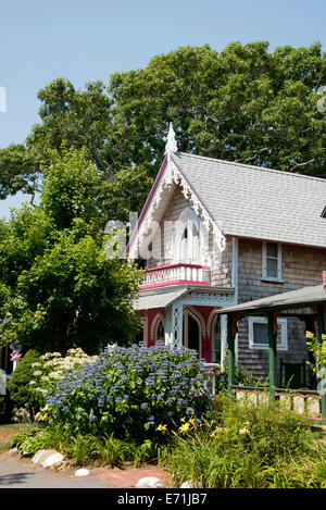 USA, Massachusetts, Martha es Vineyard, Oak Bluffs. Historischen viktorianischen Campingplatz Cottage, National Historic Landmark erklärt. Stockfoto