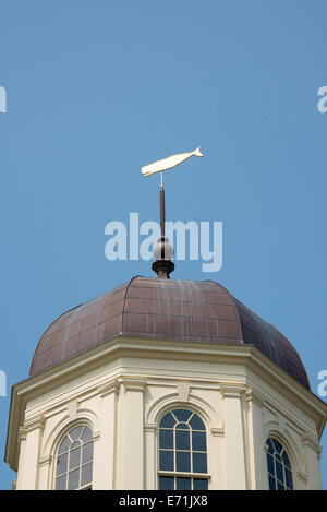 USA, Massachusetts, New Bedford Whaling Museum. Wetterfahne auf der Spitze der Walfangmuseum Wal. Stockfoto