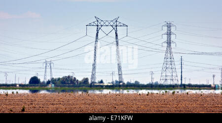 Eine Fata Morgana ist eine natürlich vorkommende optische Erscheinung in der Lichtstrahlen gebogen werden, um eine verschobene Bild entferntes Objekt erzeugen Stockfoto