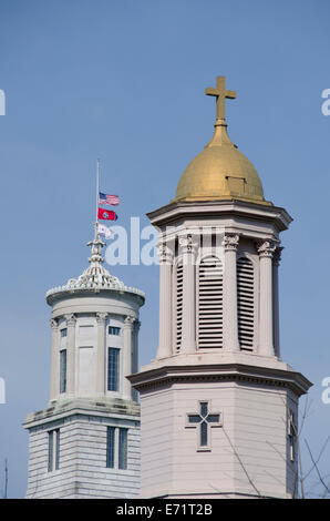 Nashville Tennessee, USA. Tennessee State Capitol und die St. Maria von den sieben katholischen Kirche Turm, c. 1847. Stockfoto