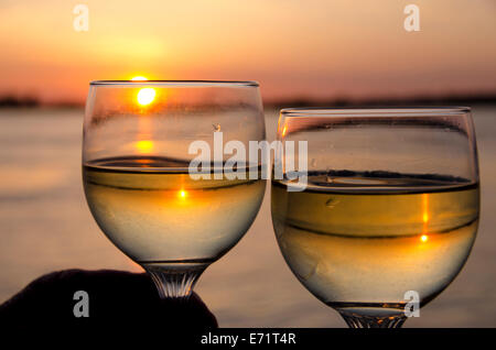 USA, Tennessee, Mississippi River in der Nähe von Memphis. Sonnenuntergang Toast über den Mississippi River. Stockfoto