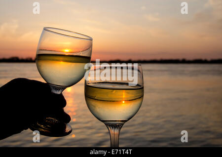 USA, Tennessee, Mississippi River in der Nähe von Memphis. Sonnenuntergang Toast über den Mississippi River. Stockfoto