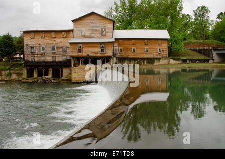 USA, Tennessee, Hurricane Mills, Loretta Lynn Ranch. Hurrikan Mühlen Mühle und Damm, c. 1896, von Lynn Familie restauriert. Stockfoto