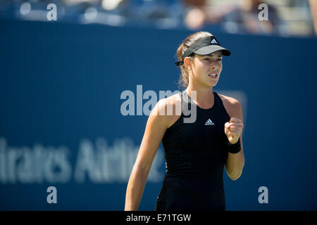 Ana Ivanovic (SRB) in ersten Runde Aktion während der 2. Tag der US Open Tennis Championships. © Paul J. Sutton/PCN Stockfoto