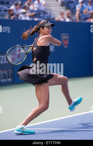 Ana Ivanovic (SRB) in ersten Runde Aktion während der 2. Tag der US Open Tennis Championships. © Paul J. Sutton/PCN Stockfoto