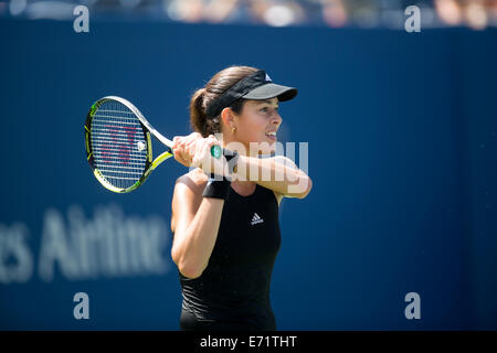 Ana Ivanovic (SRB) in ersten Runde Aktion während der 2. Tag der US Open Tennis Championships. © Paul J. Sutton/PCN Stockfoto