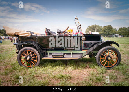 Seitenansicht eines alten Wyllis Overland-Autos aus dem Jahr 1913 Stockfoto