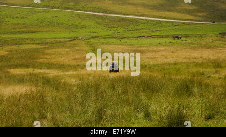 ATVs in schönen Landschaften fahren. Stockfoto