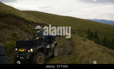 ATVs in schönen Landschaften fahren. Stockfoto