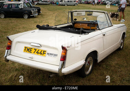 1960er Jahre Triumph Herald 13/60 Cabrio-Sportstourer auf einer englischen Stockfoto