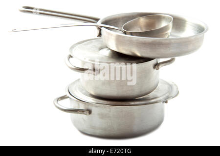 Edelstahl Töpfe und Pfannen auf einem Haufen Stockfoto