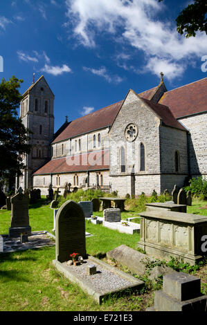 Sankt Augustiner Kirche, ein schönes Beispiel der viktorianischen Kirchengebäude von William Butterfield, Penarth, South Wales, UK gebaut. Stockfoto